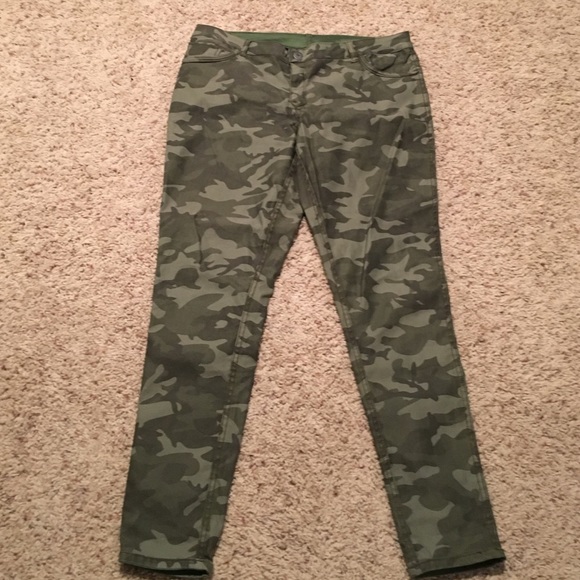 Reversible camo/army skinny jeans