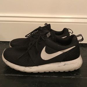 Nike Roshe Run, size 7.5. GREAT CONDITION.