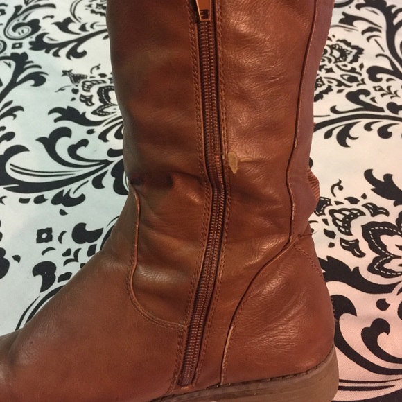 Boots - Picture 2 of 3