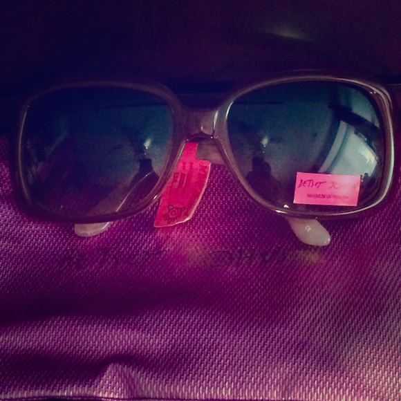 NWT Betsey Johnson Sunglasses and pink case