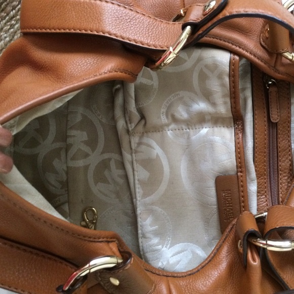 MICHAEL KORS PURSE - Picture 4 of 4