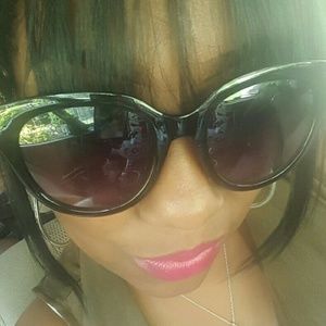 Meet your Posher, Alandria