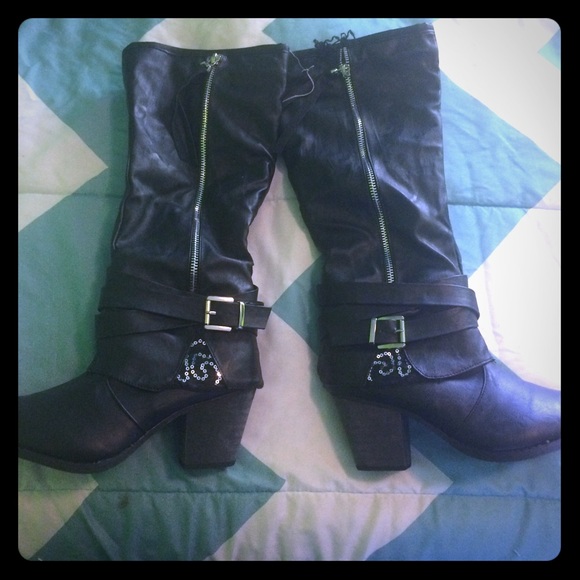 Black Boots w/ Bling Size 6- NEW!!