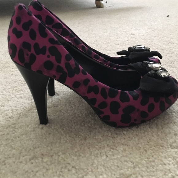 Candie's fuschia leopard heels - Picture 2 of 2