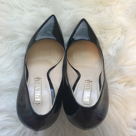 Authentic Prada Classic Black Patent Pumps - Picture 3 of 4