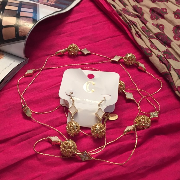 Gold Necklace & Earrings Set