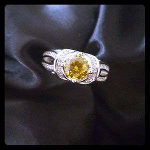 Gold stone costume jewelry ring size 8