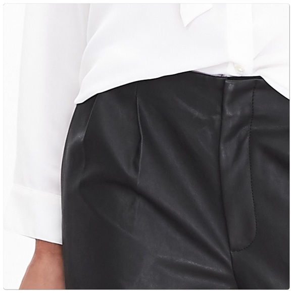 NWT Banana Republic Pleated Faux Leather Pants - Picture 3 of 4