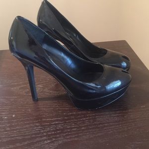 Jessica Simpson Peep toe black pumps