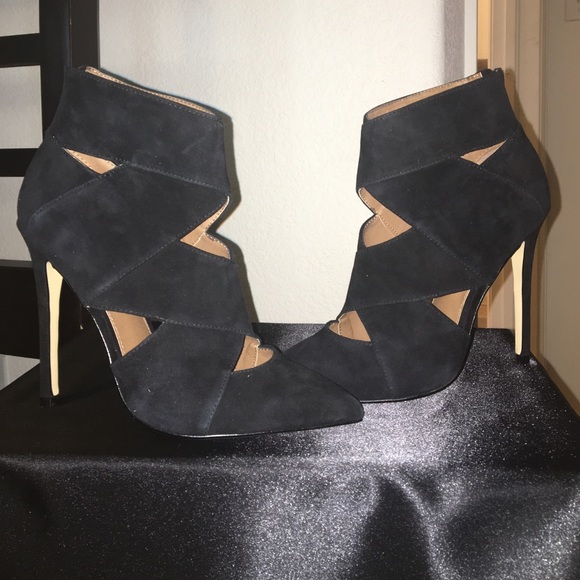 STeve Madden Black Suede Crisscross Bootie