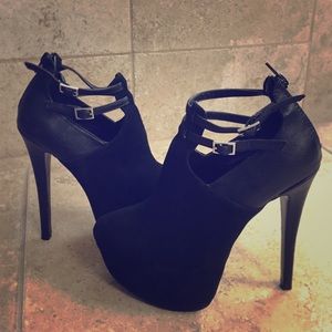 Steve Madden "Vulgar" Platform Heel Booties