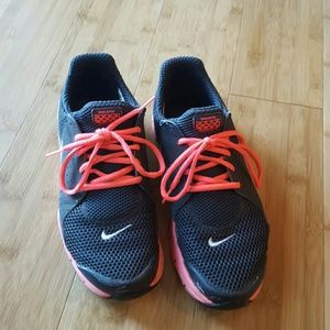 Nike tennis shoes