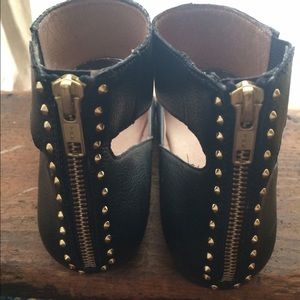 Wrap-Ankle Black Flats