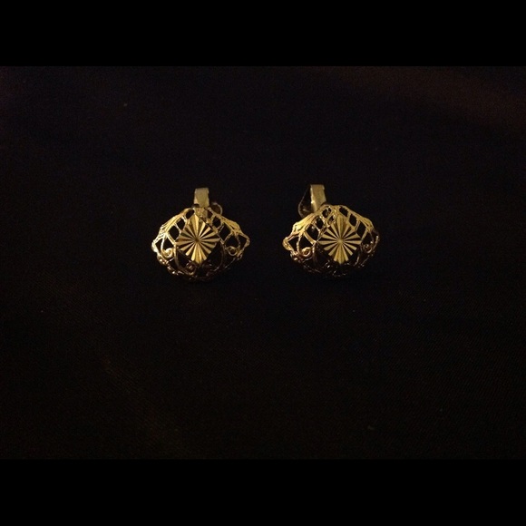 Vintage gold tone clip on earring