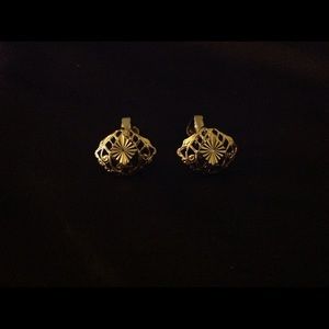 Vintage gold tone clip on earring