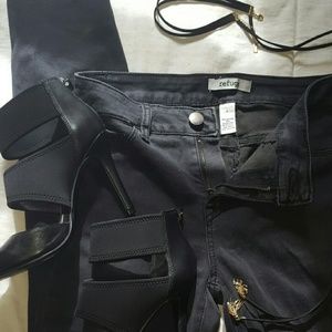DONATING SOON * Distressed black stretch jeans