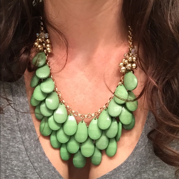 Green and gold chunky necklace - Picture 2 of 3