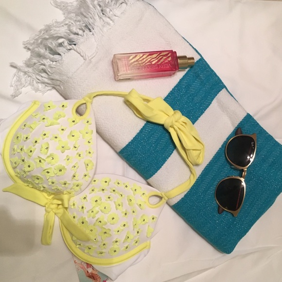 Victoria's Secret Other - Victoria's Secret bathing suit top