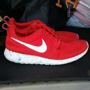 Nike Splatter Paint Roshe