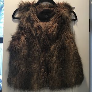 Faux fur New York and Co vest!