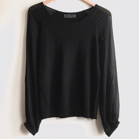 Velvet Sweater with Sheet Sleeves