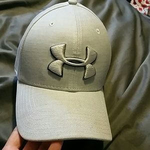 Under armour hat size medium