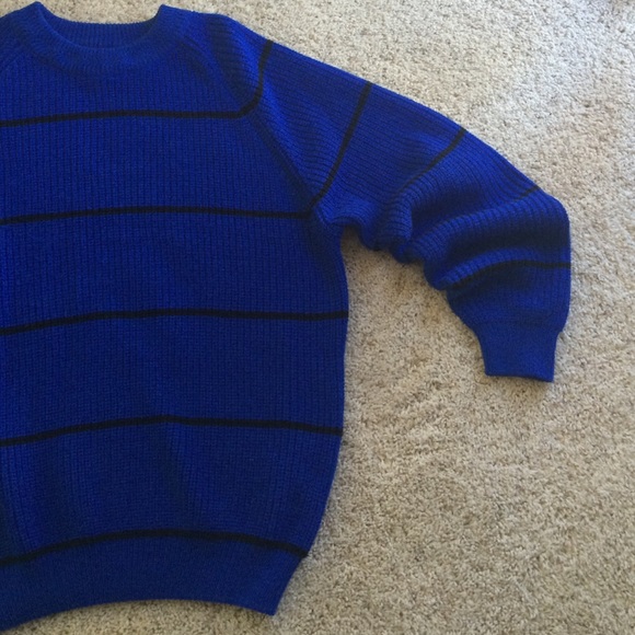 💙 Oversized Vintage Sweater 💙 - Picture 2 of 4