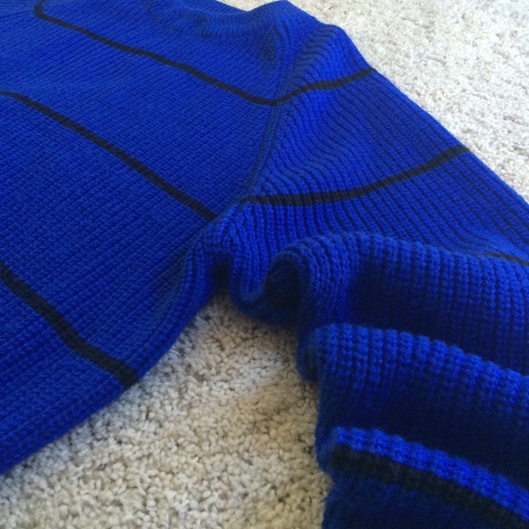 💙 Oversized Vintage Sweater 💙 - Picture 4 of 4