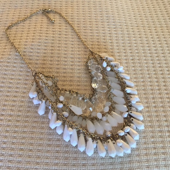 White and gold necklace - Picture 2 of 2