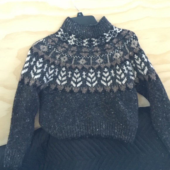 mint condition sweater