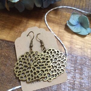 ❌ SOLD ❌ Brass chrysanthemum earrings boho