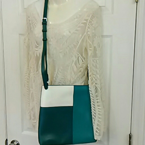 💖HP!!💝 NWT Vera Bradley leather crossbody - Picture 5 of 7