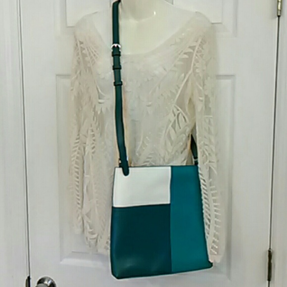 💖HP!!💝 NWT Vera Bradley leather crossbody - Picture 7 of 7