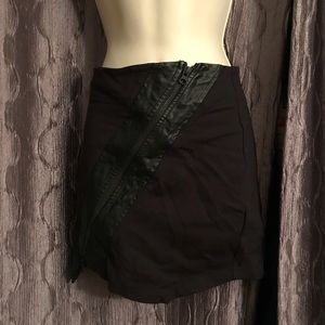 Guess Zipper Skirt! Super cute!