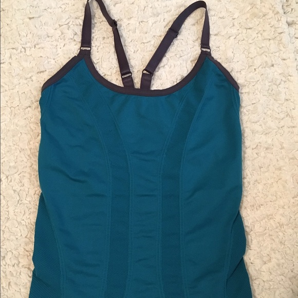 Seamless nylon spandex camisole w/ textured insets