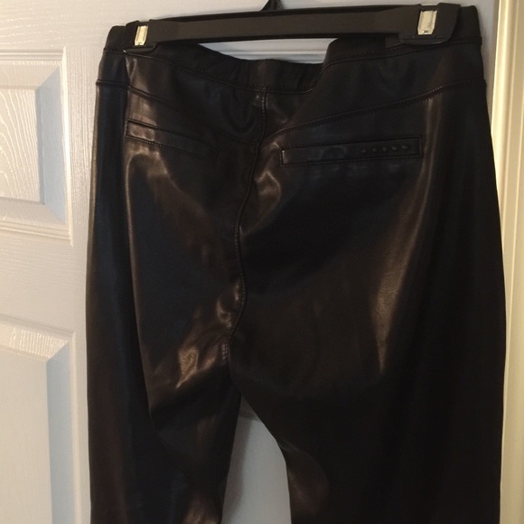 Faux leather leggings worn twice - Picture 3 of 4