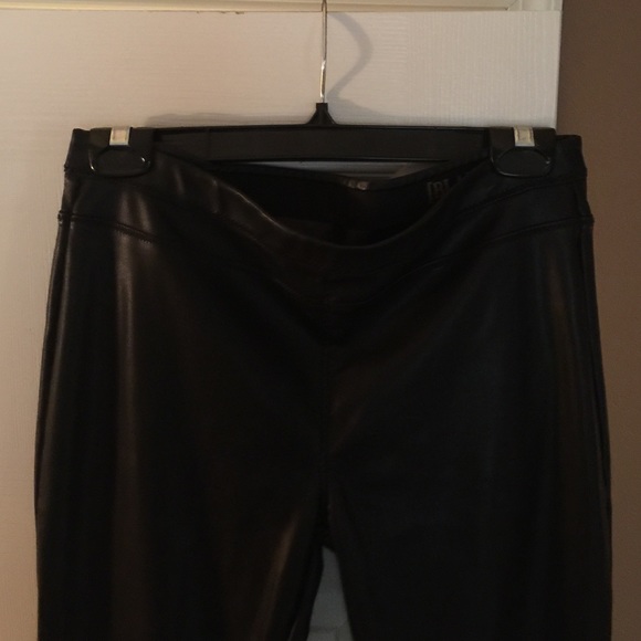 Faux leather leggings worn twice - Picture 4 of 4