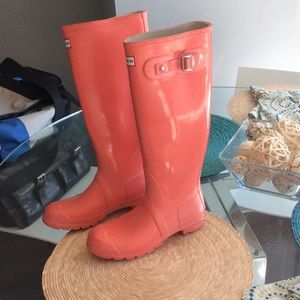 Salmon pink hunter rain boots