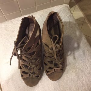 Women's tan leather heels