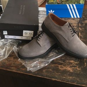 Barneys NY 9.5 grey suede dress shoe