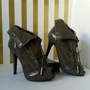 NWOT -- Grey boot heels