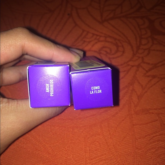 2 limited edition Selena lipsticks from Mac. - Picture 4 of 4