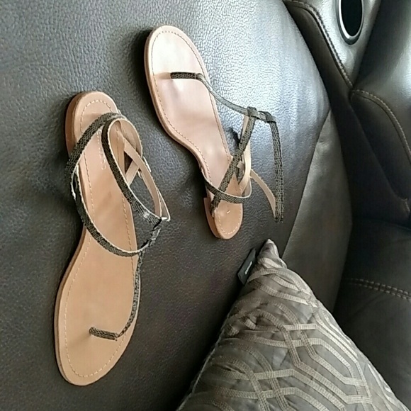 Snakeskin pattern sandals!