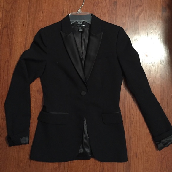 Black blazer size 4 forever 21
