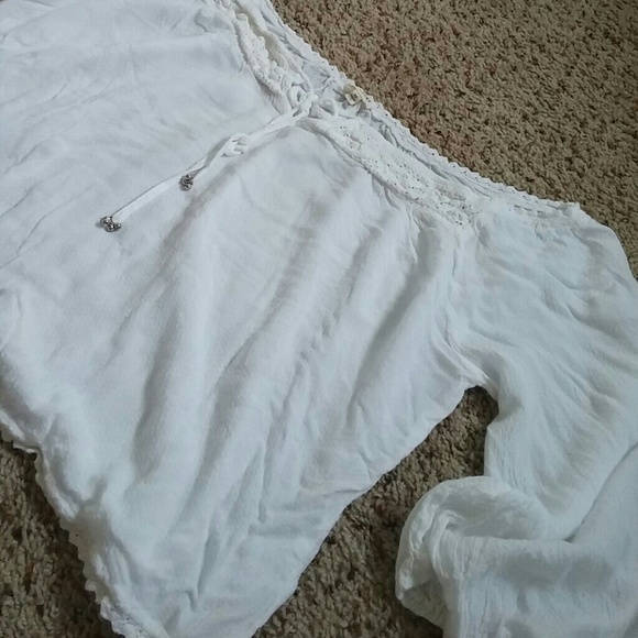 en creme Tops - CLEARANCE!! NWOT Boho crop top!