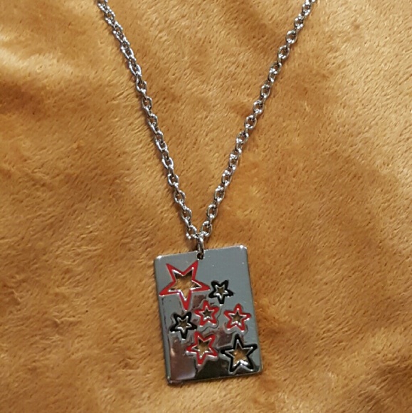 CLOSET CLEARANCE! NWT Star Dog Tag Style Necklace