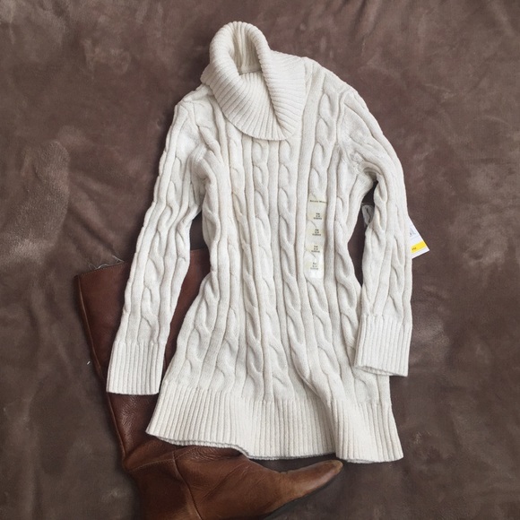 NWT 3/4 Length Cable Knit Sweater