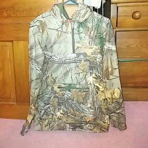 Camo pullover hoodie