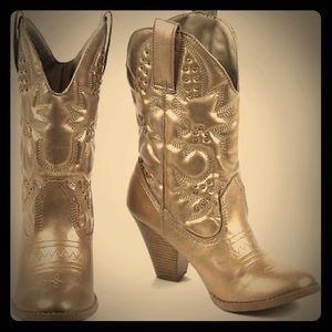 Heeled cowboy boots