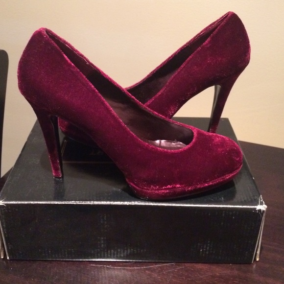 👠 - Picture 2 of 4